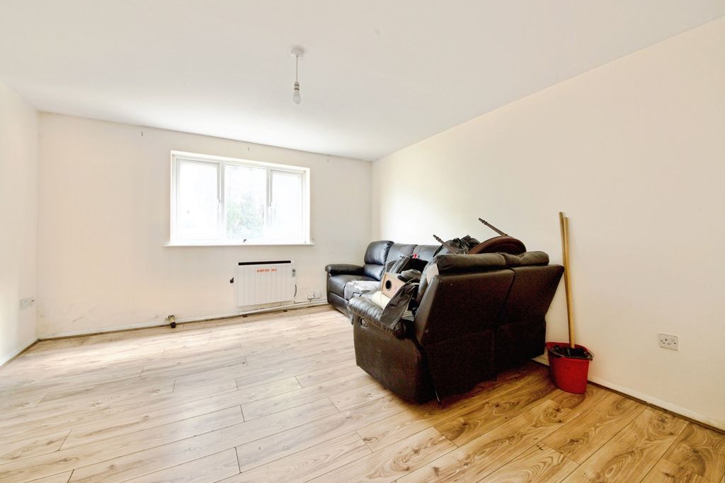 Property photo 3 of 16 Photo