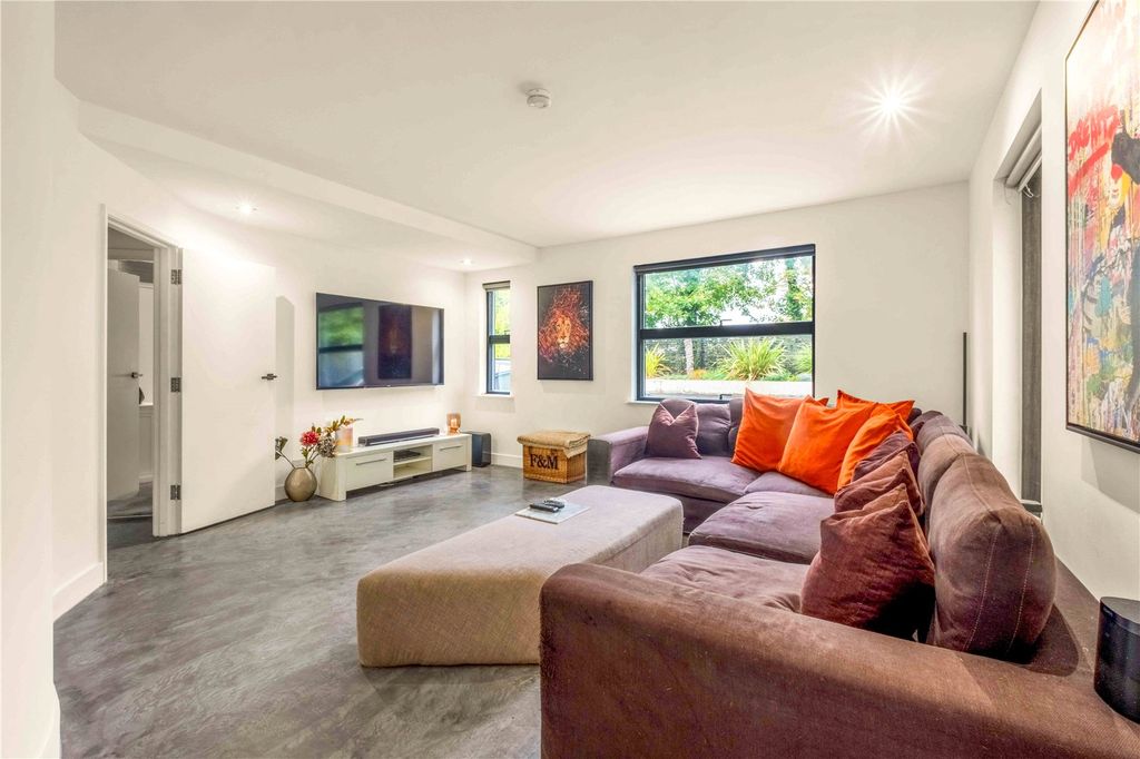 Property photo 2 of 22 Sitting Room