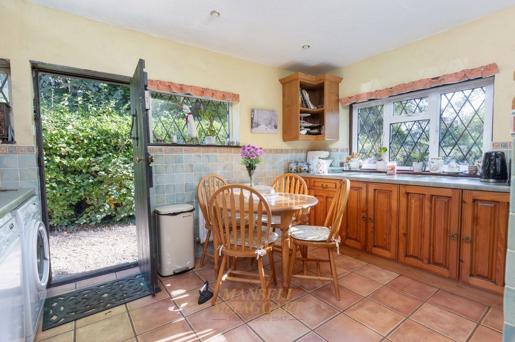 Property photo 3 of 39