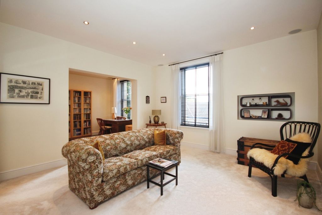 Property photo 3 of 22 Pbox-Img.Jpg