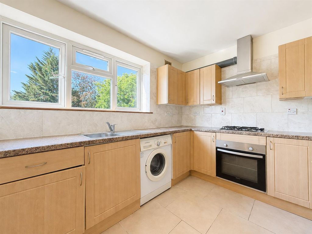 Property photo 1 of 8 Kitchen