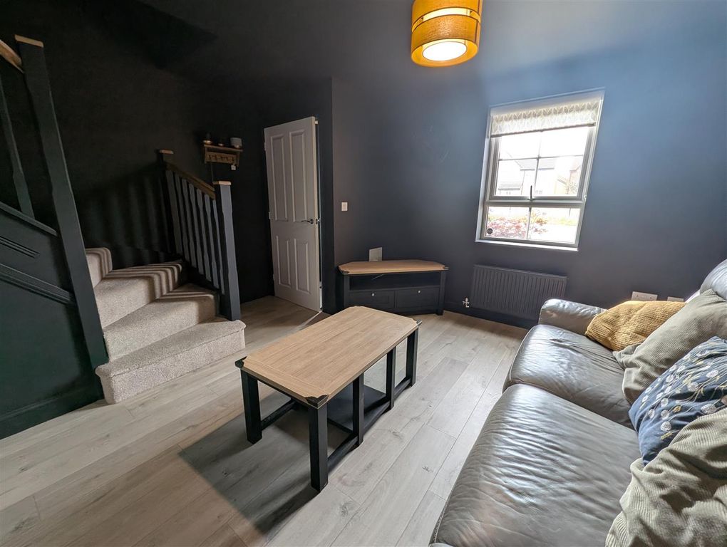 Property photo 2 of 13 Lounge