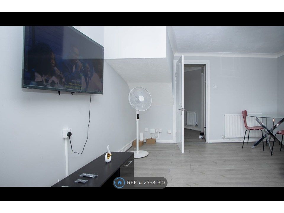 Property photo 1 of 16 Spacious Room To Let  All Bills Includedse28