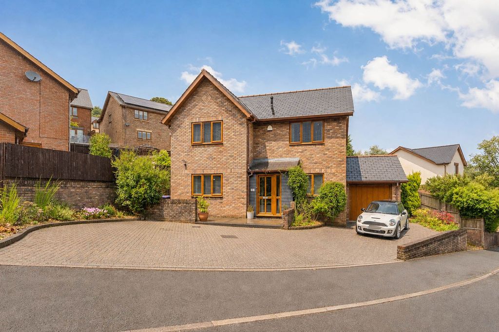 Property photo 1 of 33