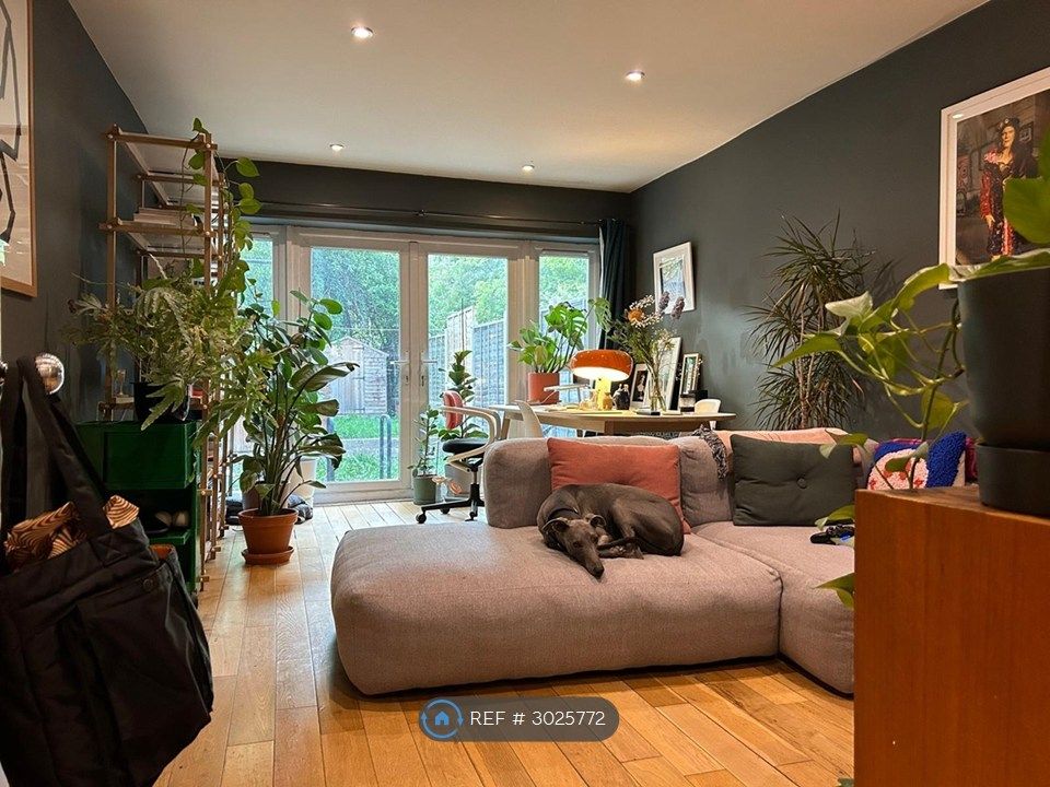 Property photo 2 of 6 Large Lounge Leading To Private Garden
