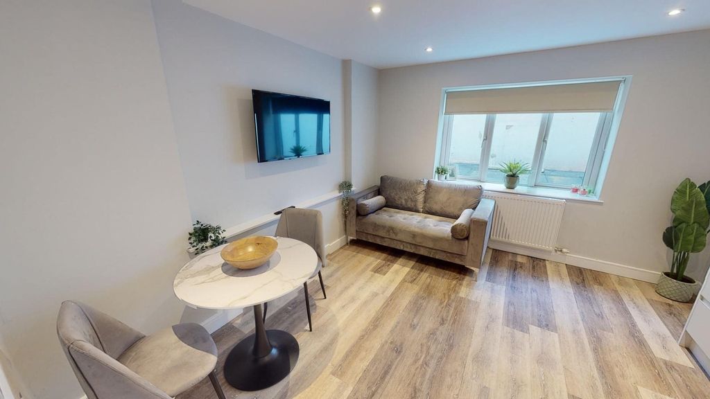 Property photo 2 of 8 A Stylish And Inviting Large Modern Living Room Pe...