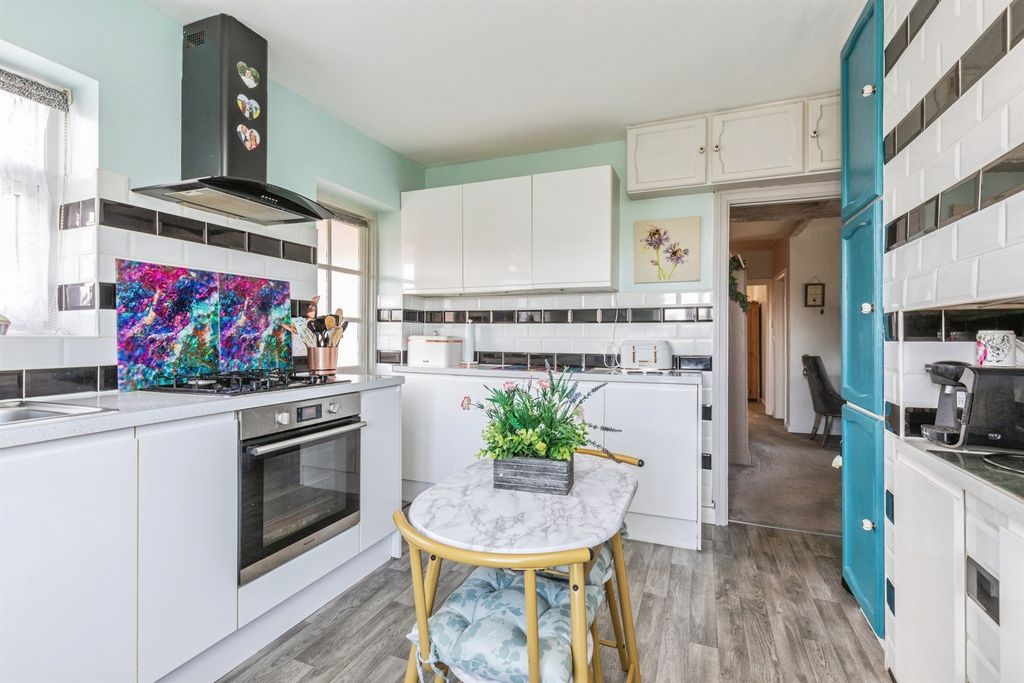 Property photo 3 of 23