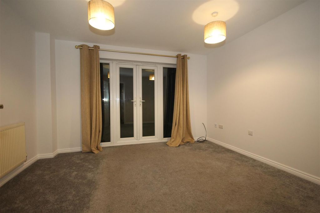 Property photo 3 of 9 Lounge