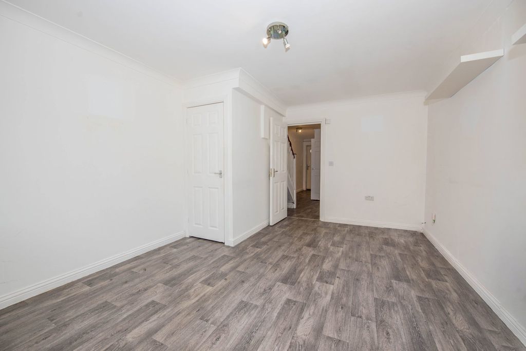 Property photo 3 of 30