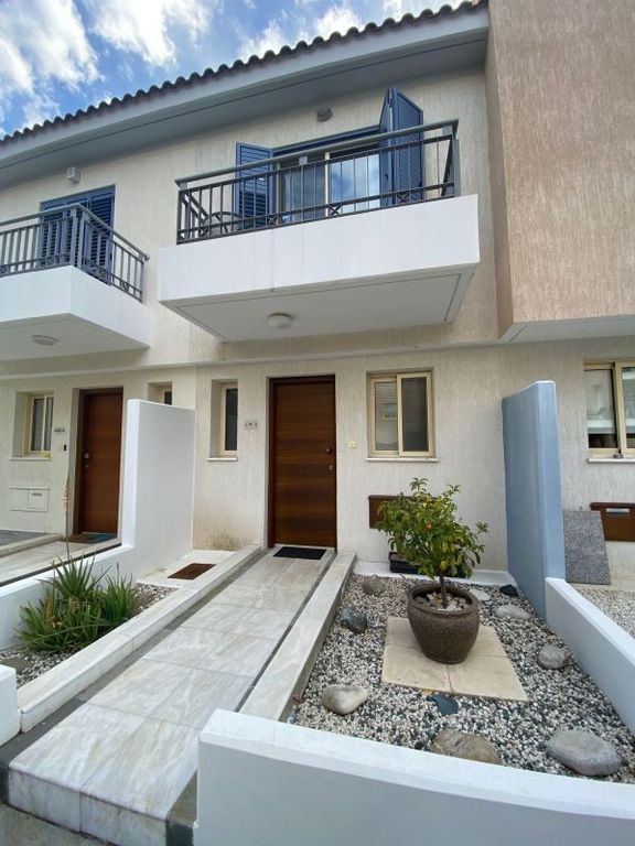 Property photo 2 of 32