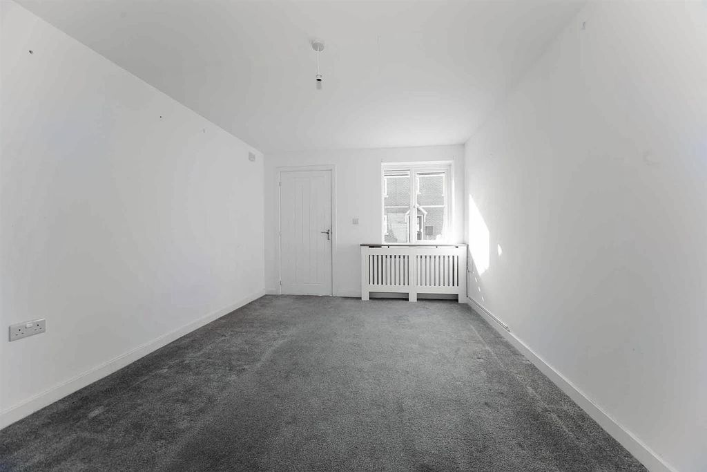 Property photo 3 of 25