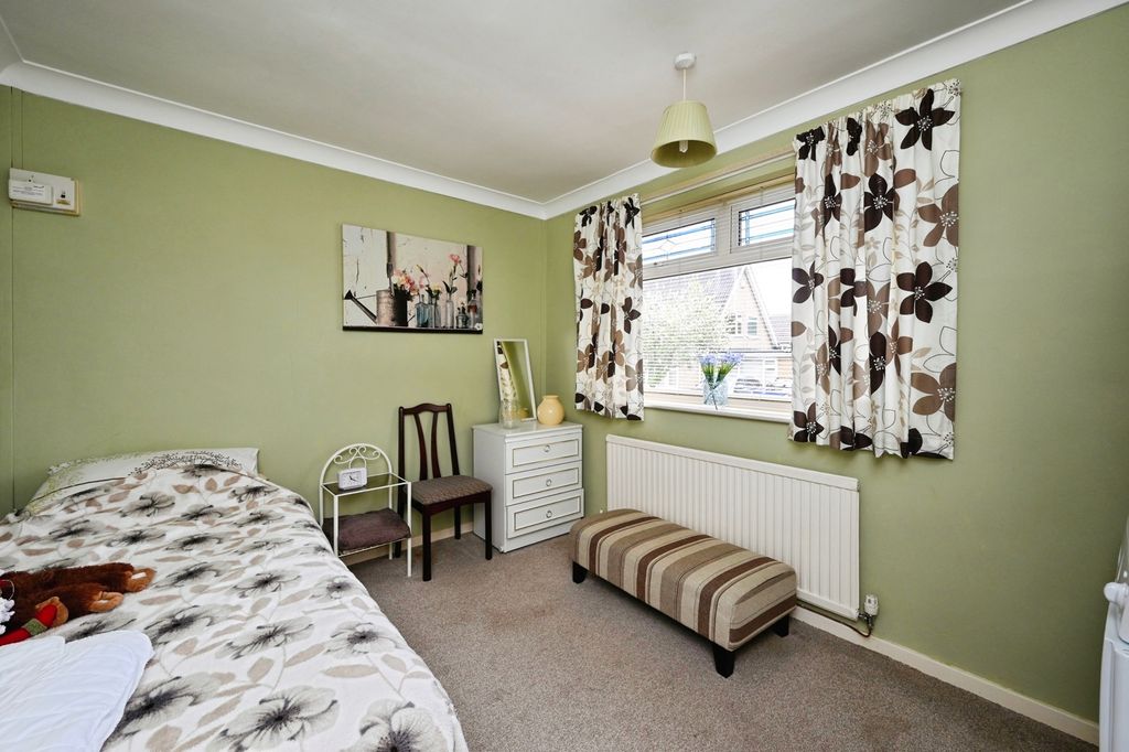 Property photo 3 of 17 Bedroom