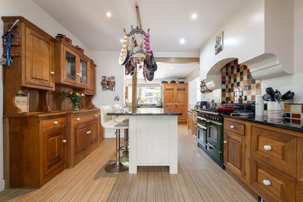 Property photo 3 of 28 Kitchen