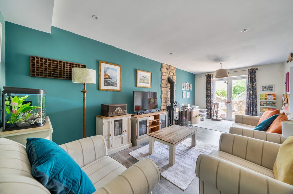 Property photo 3 of 23 1485821-7-6A4Bcf8...