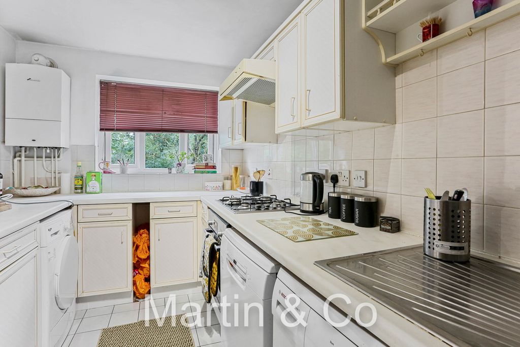 Property photo 3 of 12 1520936175 - 13 Kirk Rise, Sm1 - 5