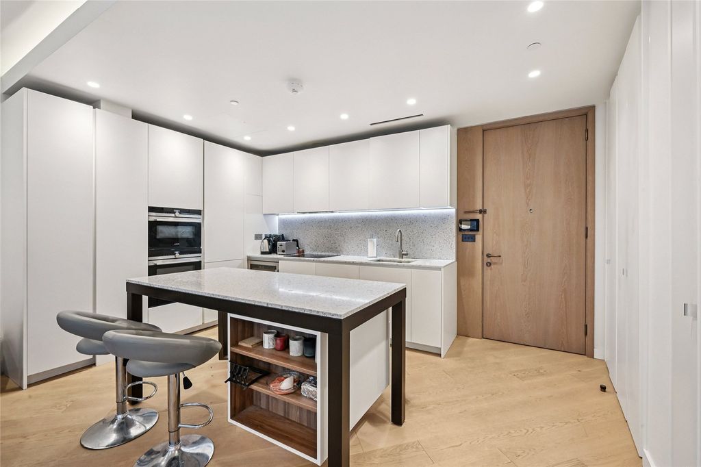 Property photo 3 of 14 Kitchen