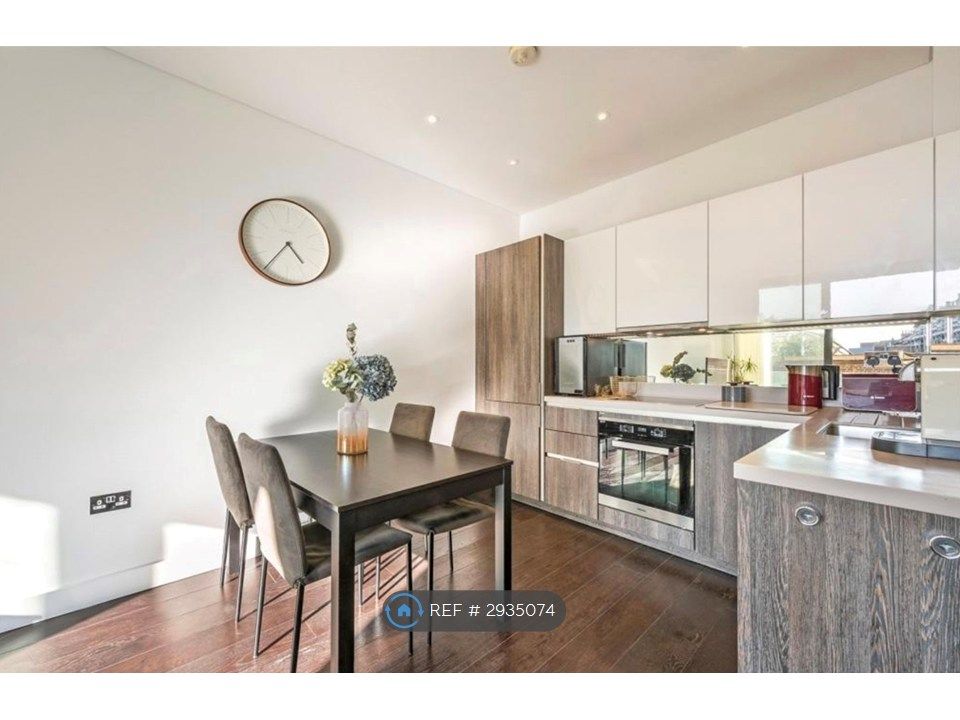 Property photo 3 of 10 Kitchen
