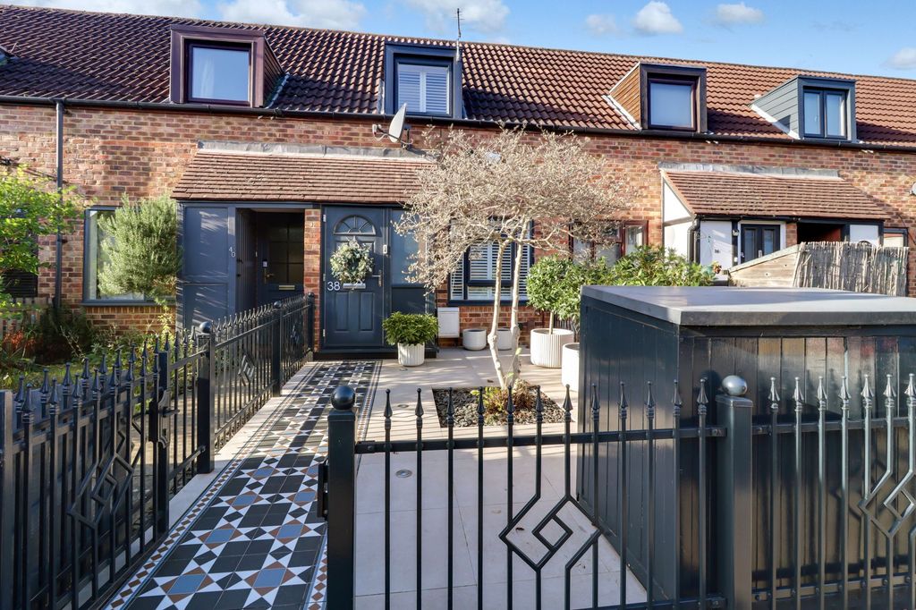 Property photo 1 of 21