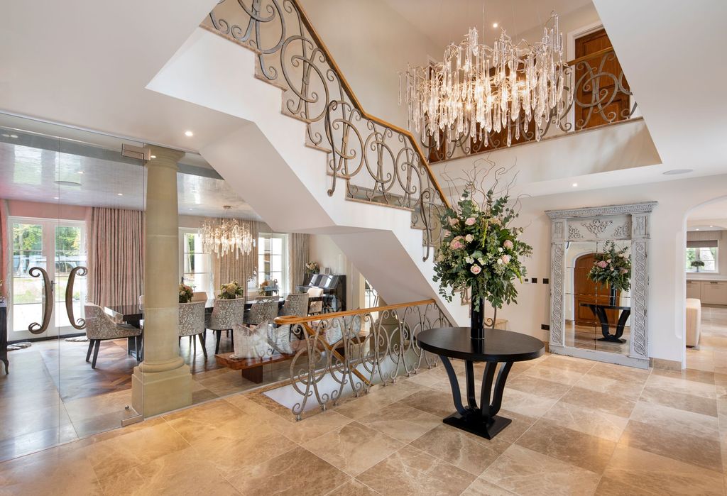 Property photo 2 of 26 Entrance