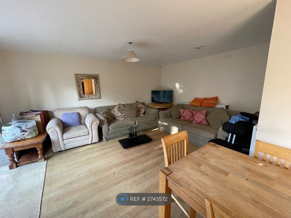 Property photo 2 of 23