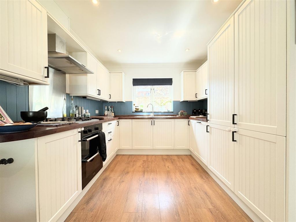 Property photo 3 of 39 Kitchen Diner