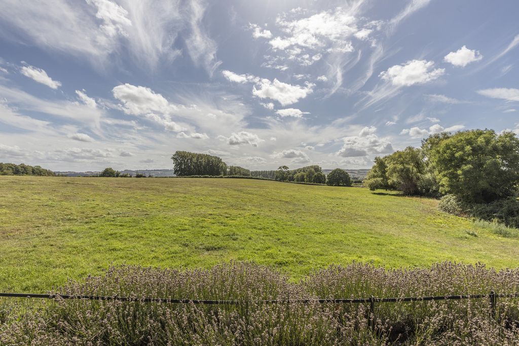 Property photo 2 of 35