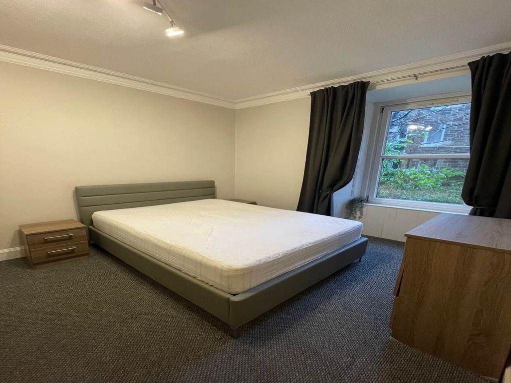 Property photo 3 of 7 Bedroom