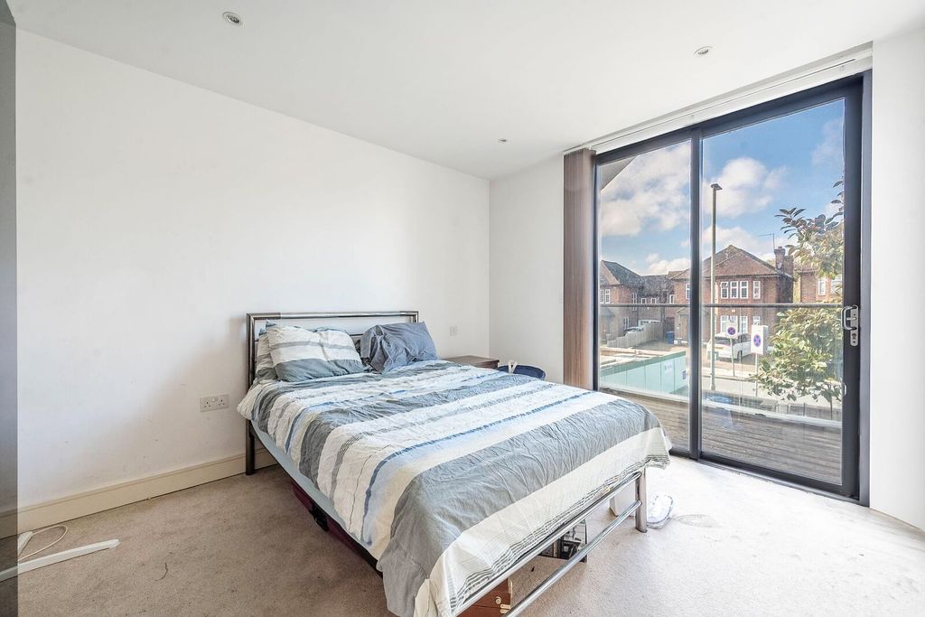 Additional image 6 of 3 bed flat for saleEdgwarebury Lane, Edgware HA8