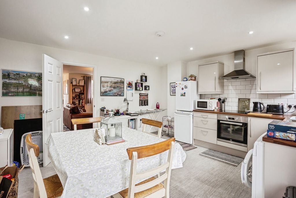 Property photo 3 of 17 Photo