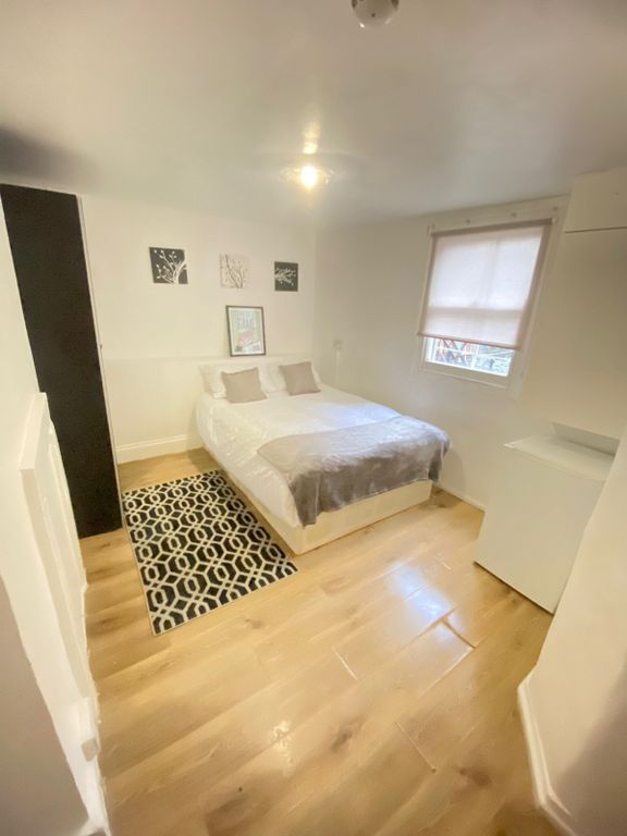 Property photo 1 of 3 Room