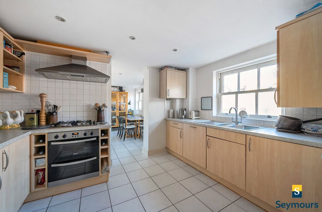 Property photo 2 of 16 Integrated Appliance