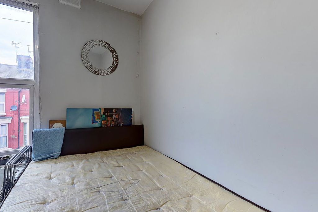 Property photo 2 of 28