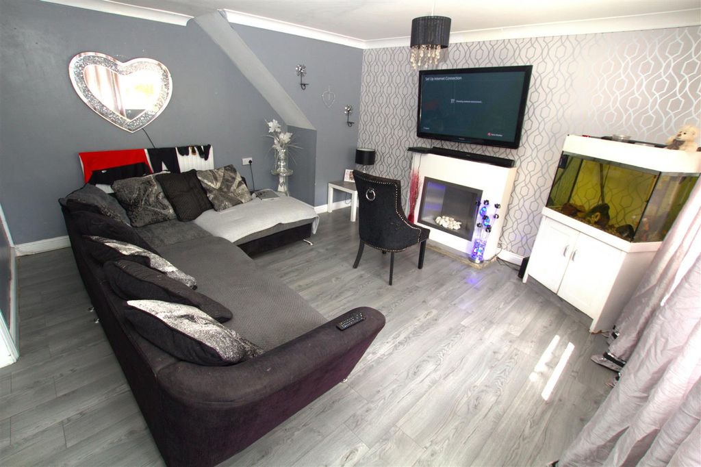 Property photo 2 of 11 Eliis8.Jpg