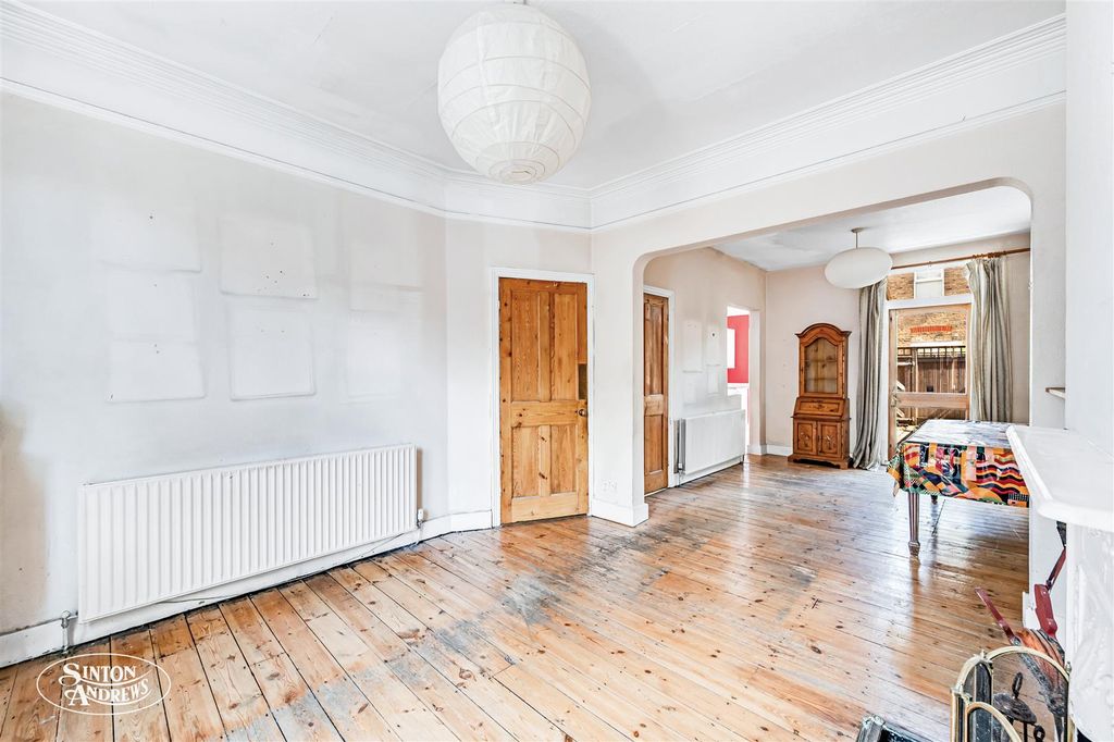 Property photo 3 of 8 11 Balfour Road-4.Jpg
