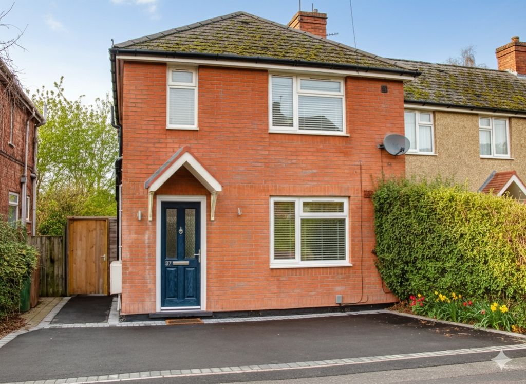 Property photo 1 of 14 Front - Hyde Road Kenilworth - Matt Clinton Ewemov