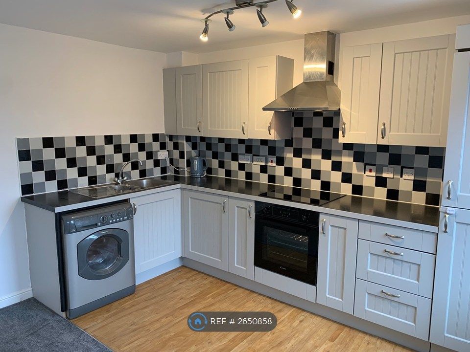 Property photo 2 of 12 Kitchen