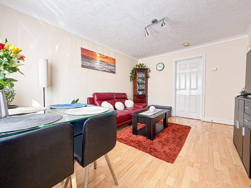 Property photo 2 of 18 4211825