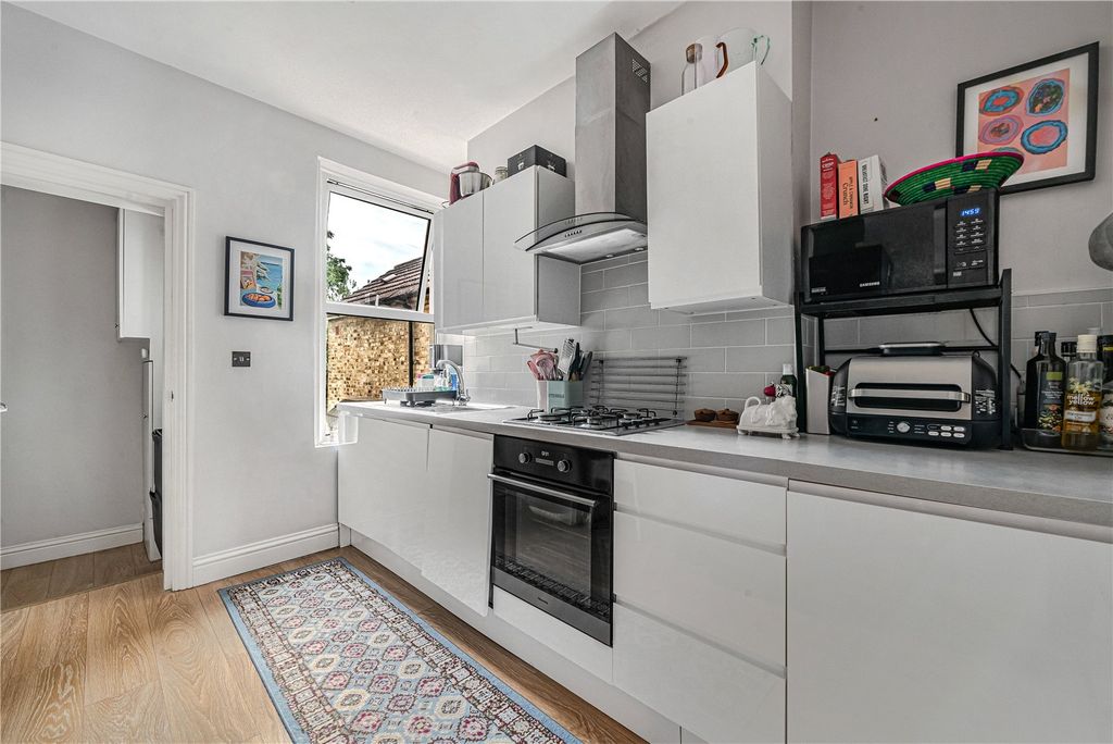 Property photo 3 of 17 Kitchen