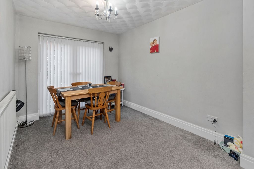 Property photo 3 of 27