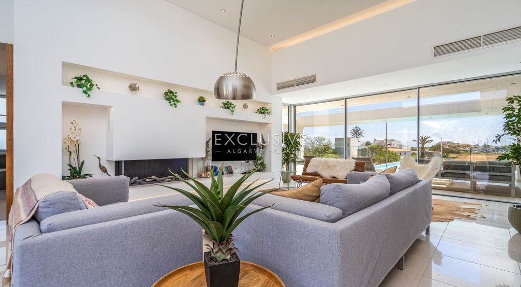 Property photo 3 of 31