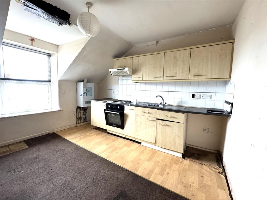 Property photo 2 of 6 Lounge Kitchen