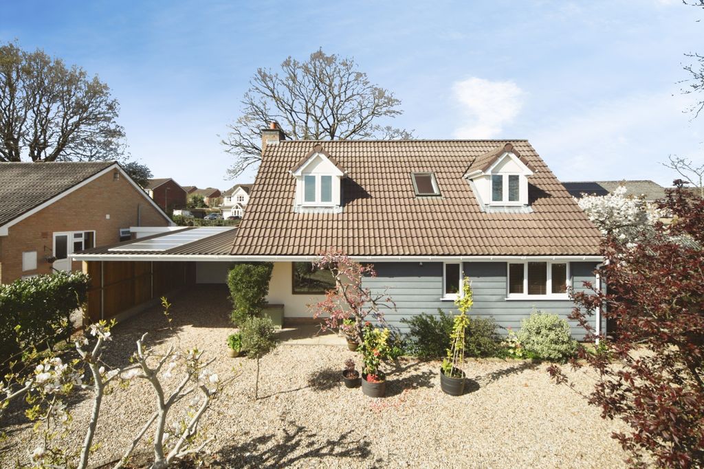 Property photo 2 of 21