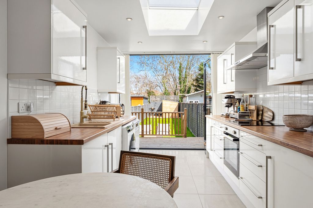 Property photo 2 of 17 Picture No. 10