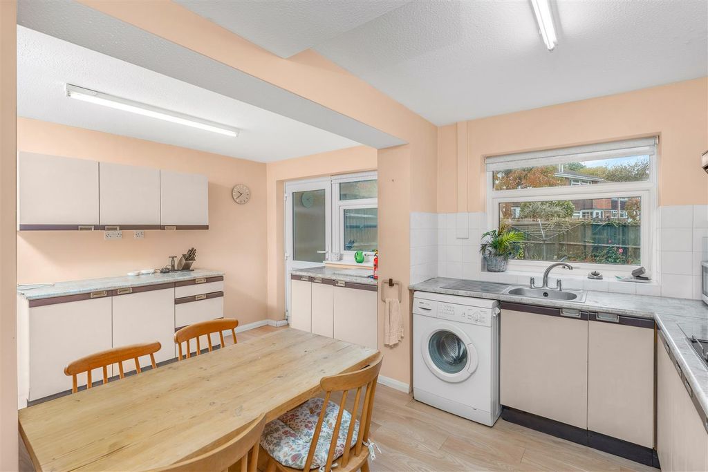 Property photo 3 of 10 6 Wolseley Close, Banbury-5.Jpg