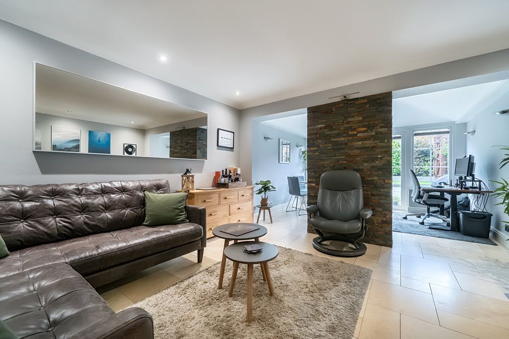 Property photo 2 of 22