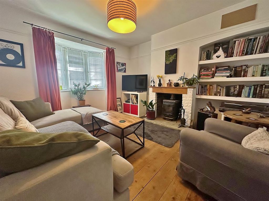 Property photo 2 of 21 Lounge