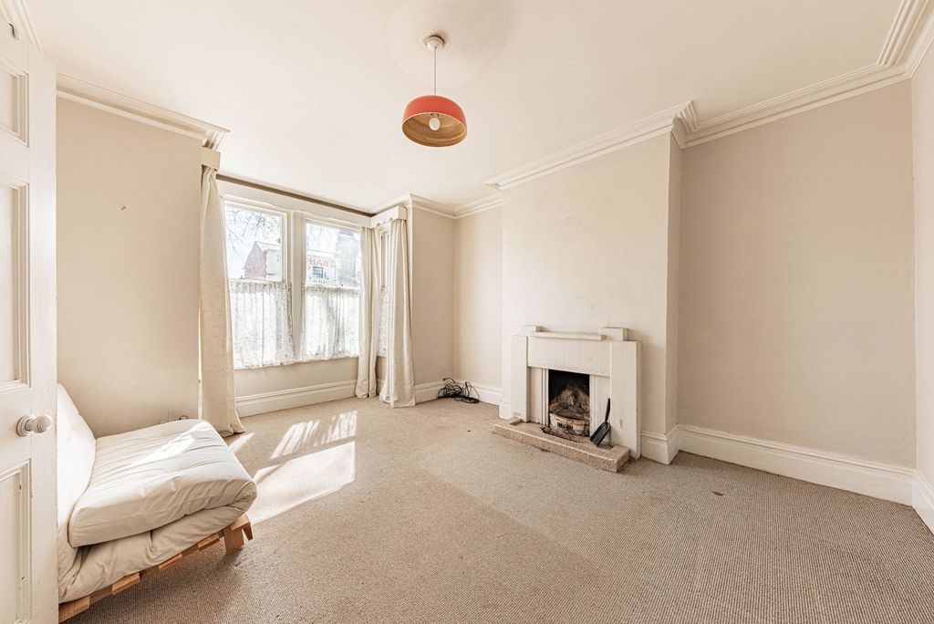 Property photo 2 of 25 Living Room (3)