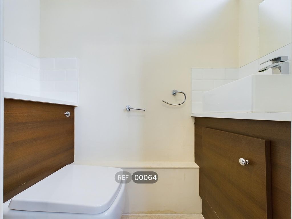 Property photo 3 of 8 WC