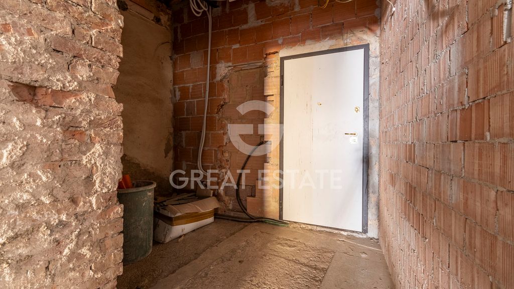 Property photo 3 of 32 Interiors