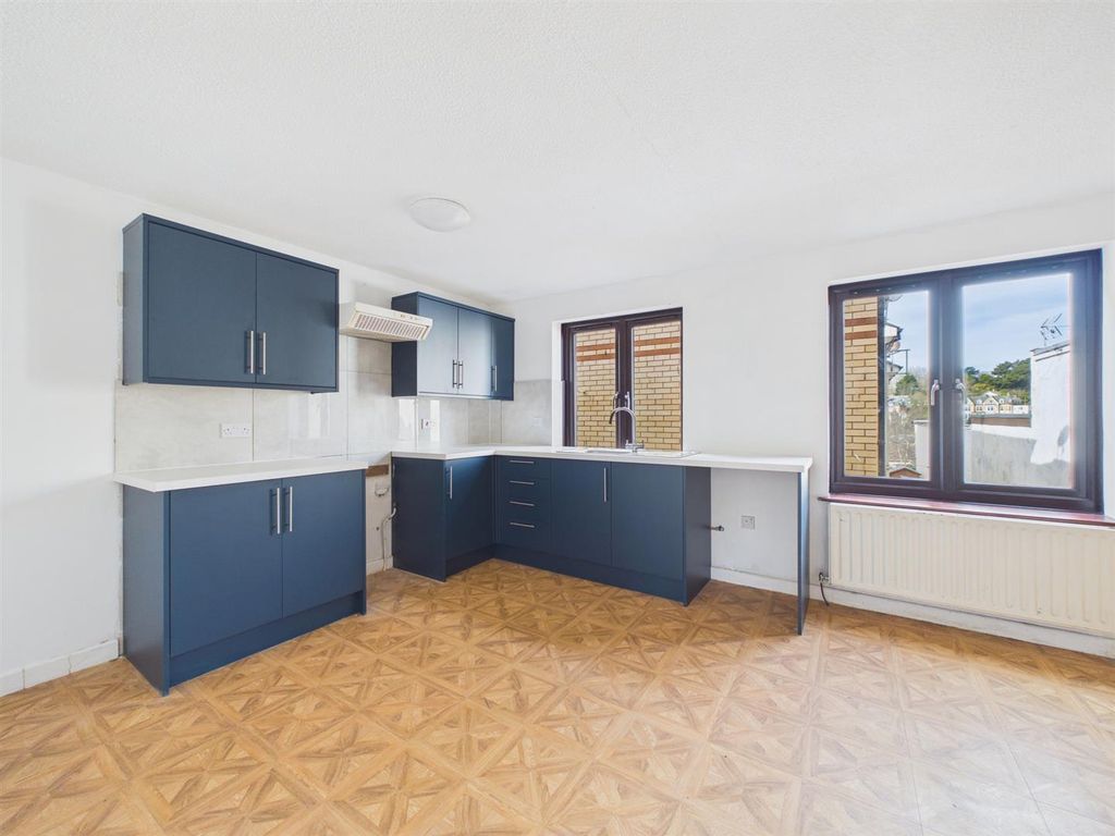 Property photo 2 of 8 Kitchen